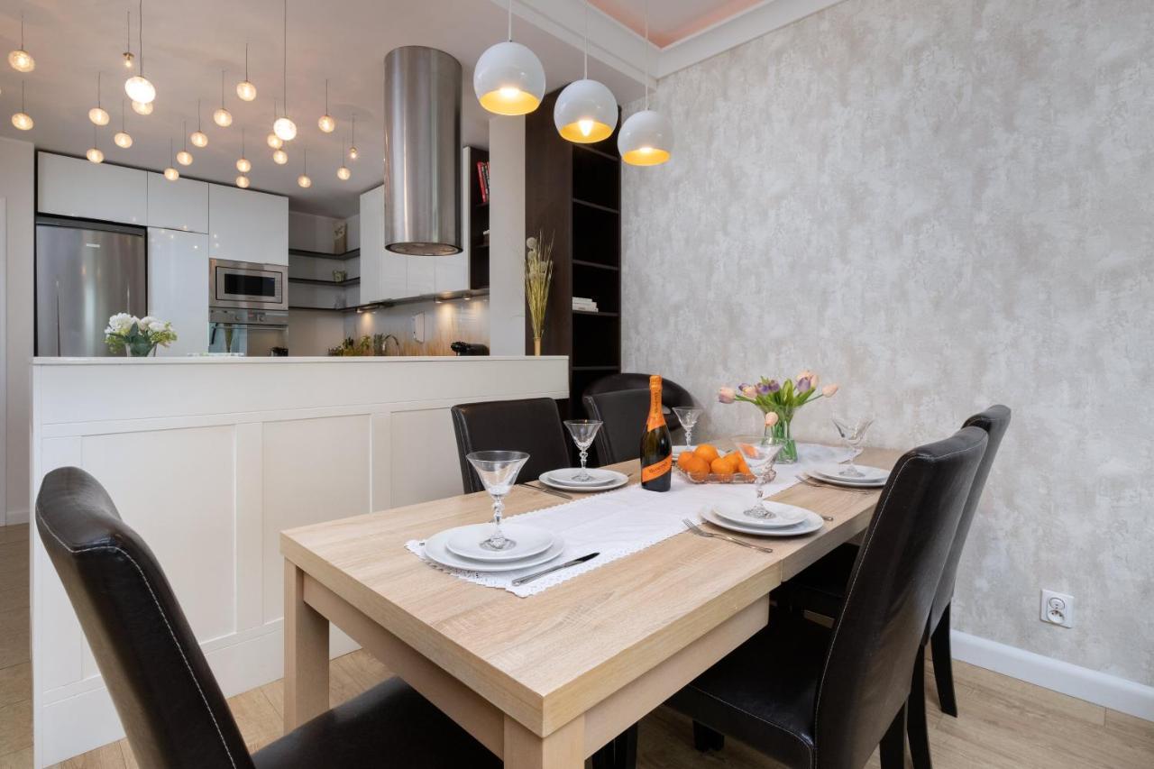 Family Apartament Mysliwska By Renters Apartment Gdansk Exterior photo