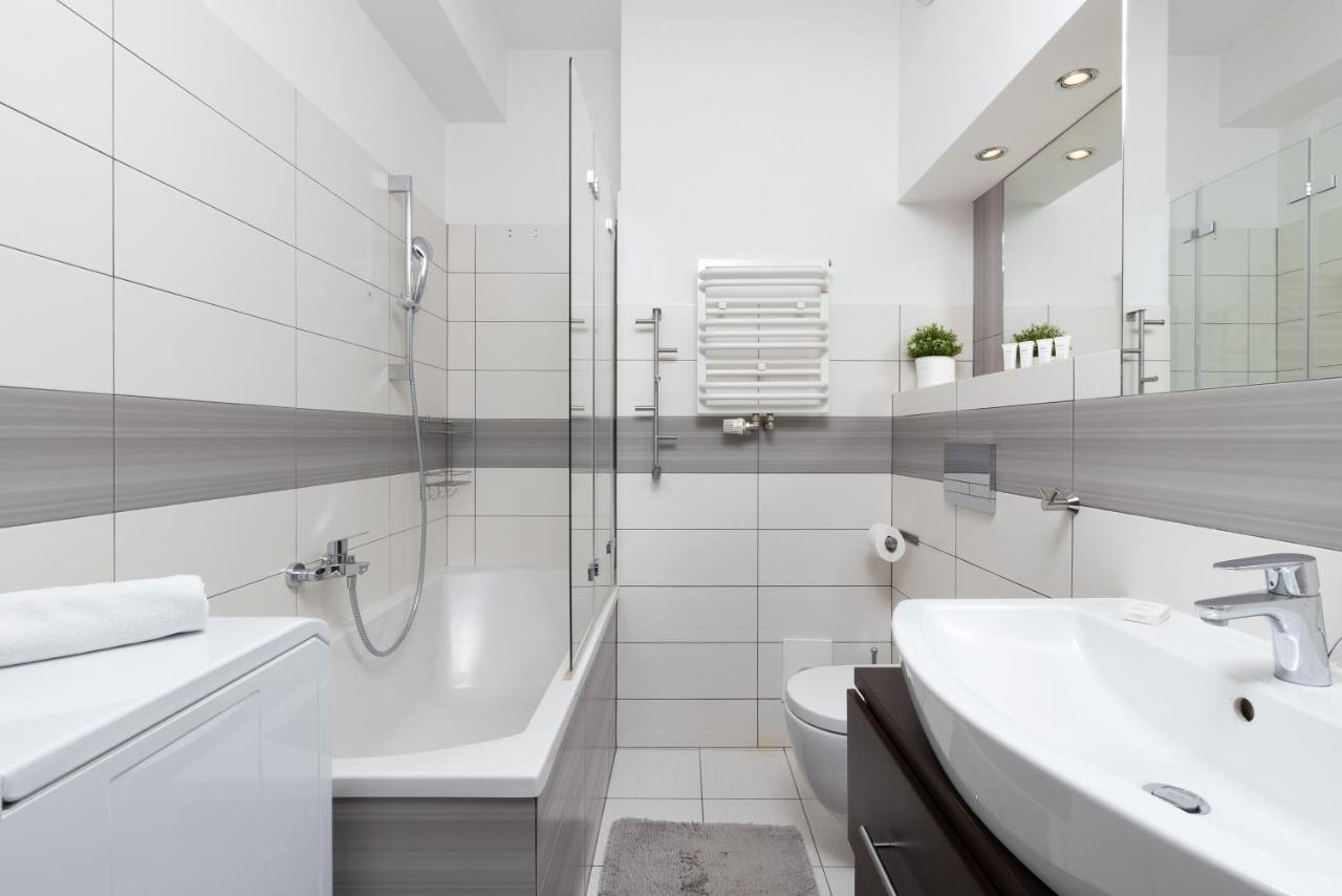 Family Apartament Mysliwska By Renters Apartment Gdansk Exterior photo
